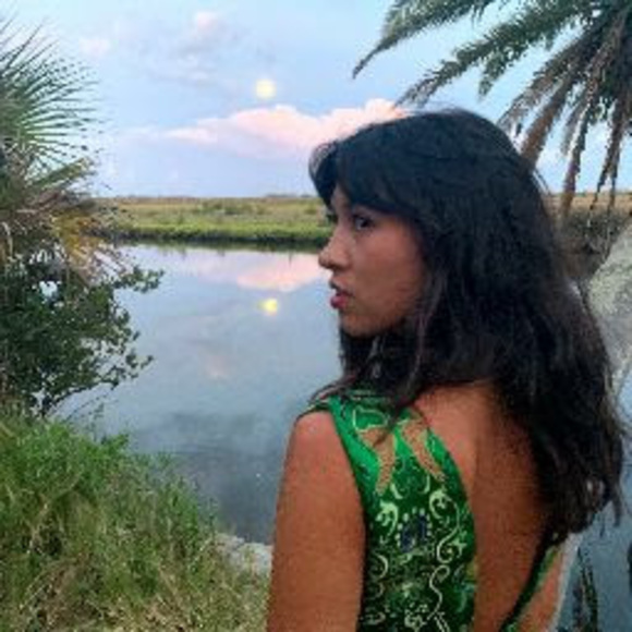 Meet your Posher, Sarah - Picture 1 of 1